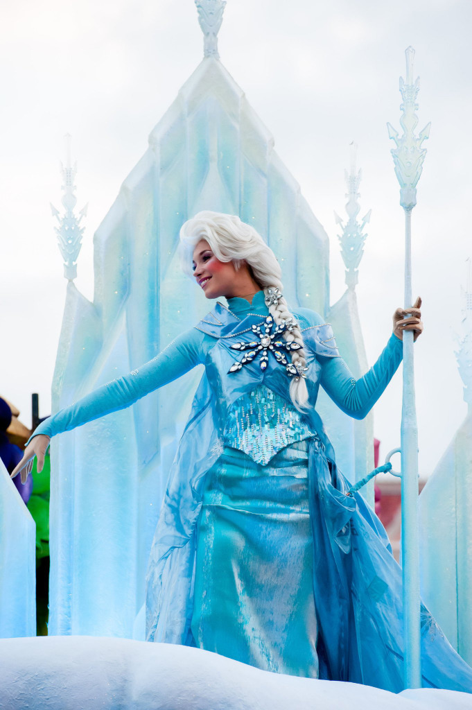 Elsa from Frozen at Disneyland Paris Christmas 2014