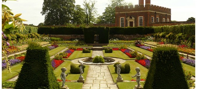 things to do at Hampton Court Palace