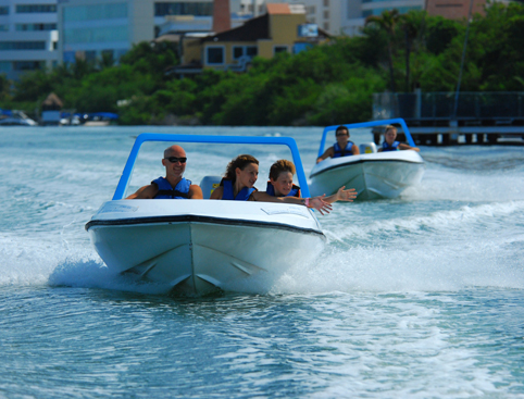 People on speedboat tour Mayan Riviera