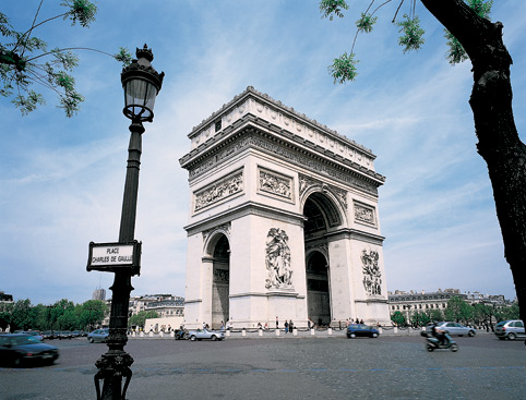 Paris Panoramic Bus Tour and Eiffel Tower Visit