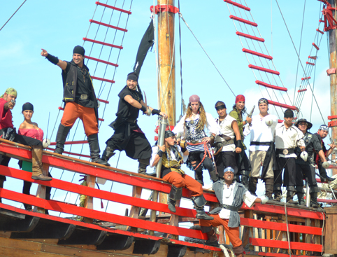 People on pirate boat cruise cancun