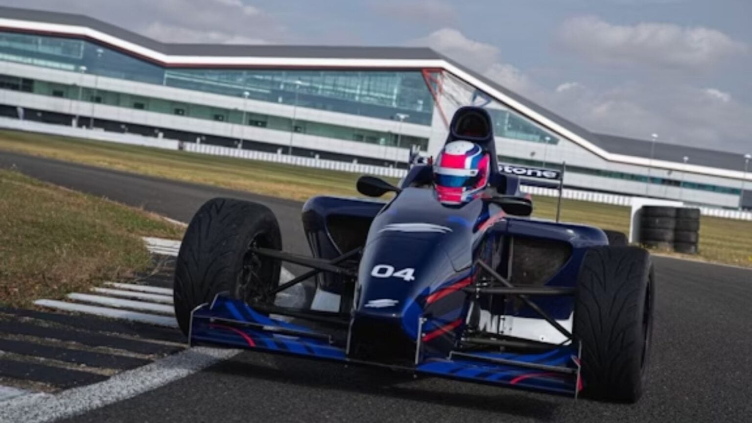 silverstone-mclaren-driving-experience-attractiontix